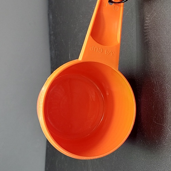 Vintage Set of 4 Orange Tupperware Measuring Cups Scoops 1/4 1/3 1/2 3/4 Cup - Picture 10 of 11